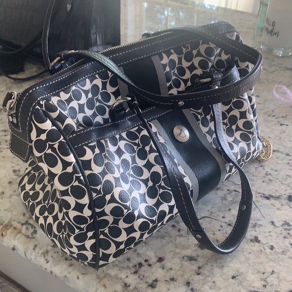 Adorable authentic coach bag! - Picture 2 of 6